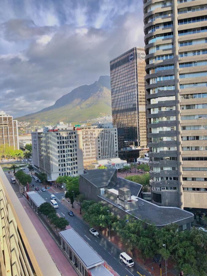 Icon Self Catering In Near Waterfront And Cticc *