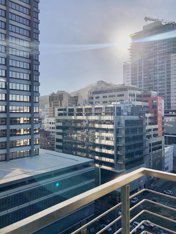 Icon Self Catering In Near Waterfront And Cticc