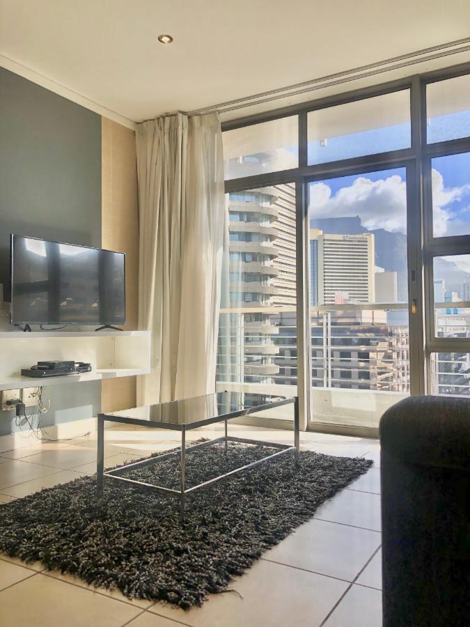 Icon Self Catering In Near Waterfront And Cticc *